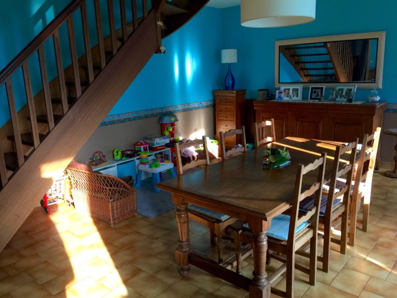 salon-escalier-avant salon-escalier-avant