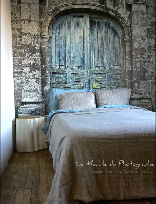 chevet rondin blanc et papier peint trompe l'oeil
