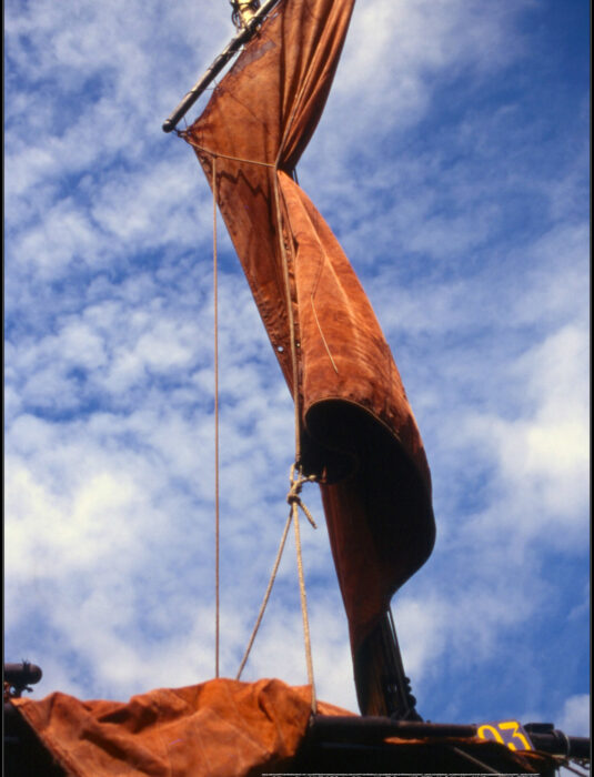 Voile rouge - vieux gréement