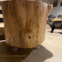 rondin de bois Douglas sur roulettes transparentes pour table basse ou chevet