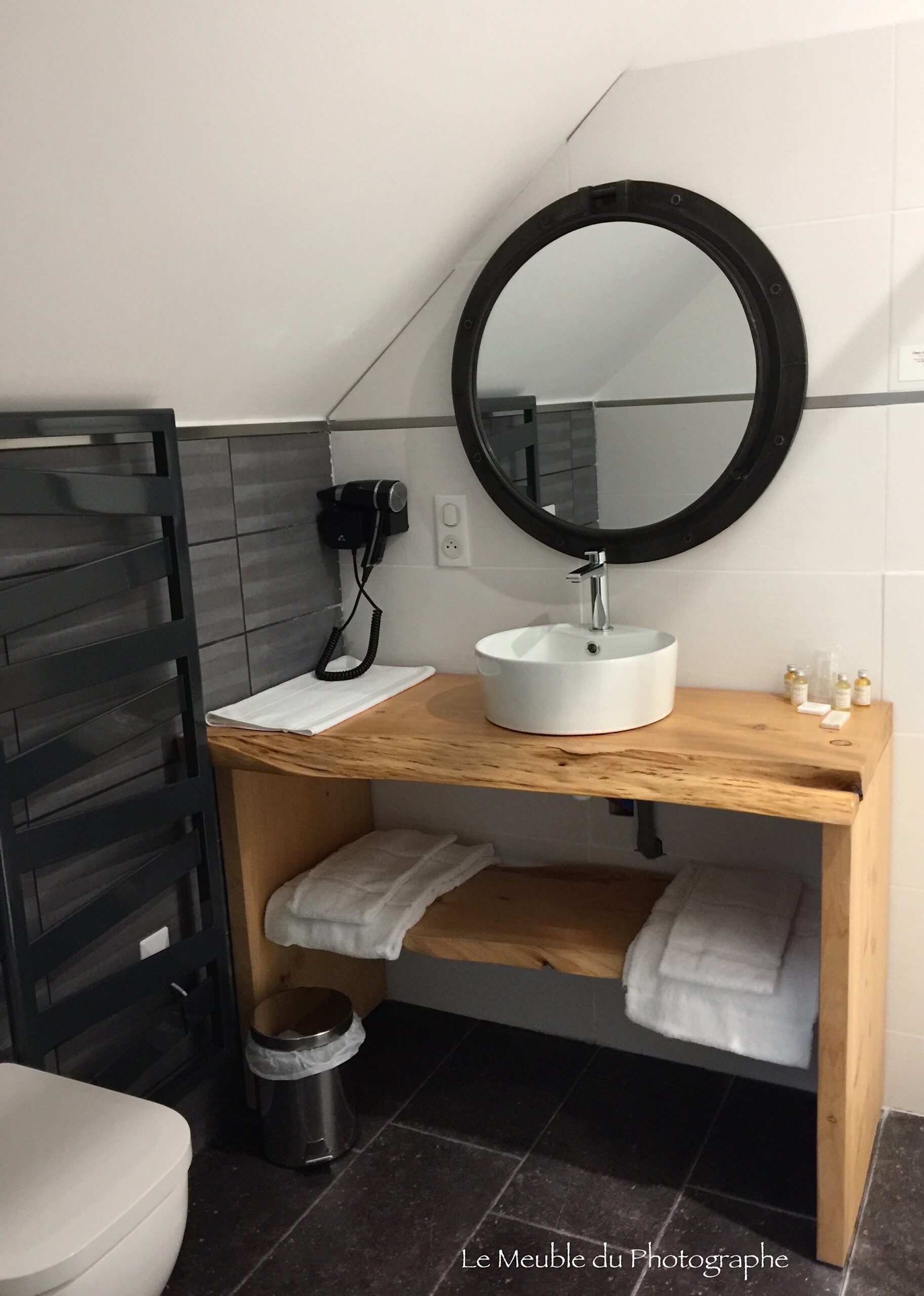 Meuble vasque salle de bain bois cyprès massif sur mesure. 100cm et plus. Fabrication en France.