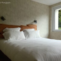 tête de lit bois brut planche forme arbre