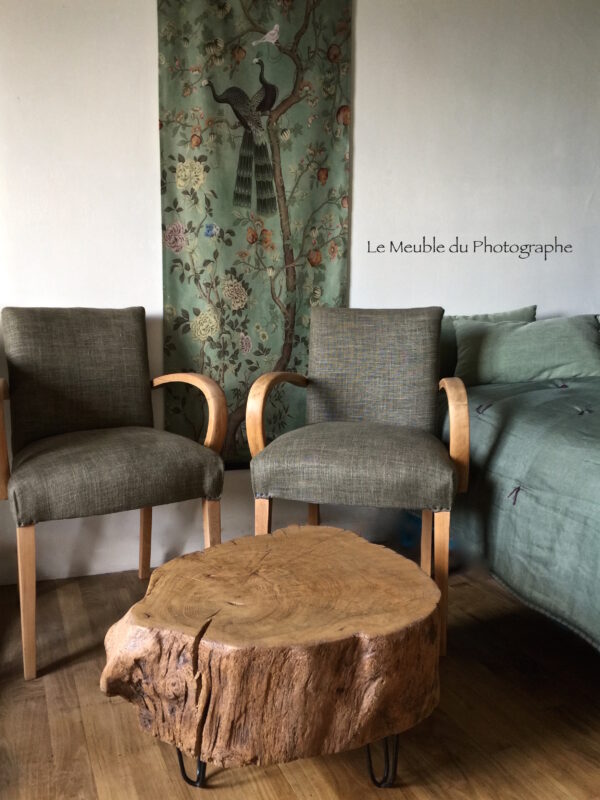 table basse en rondin de bois; Chêne massif. Sur pieds métal.