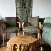table rondin en chêne 50cm. Déco nature bois et tissus vert.