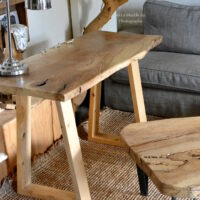 Bureau fabriqué sur mesure en bois massif. Frêne.