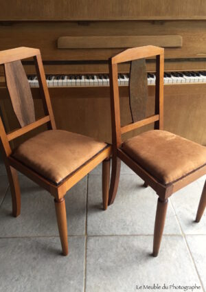 Chaises anciennes bois art déco réparées et tapissées couleur noisette