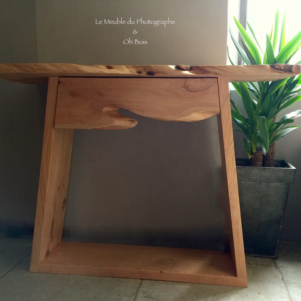 console en bois originale avec tiroir caché forme arbre; artisan fabrication mobilier sur mesure.