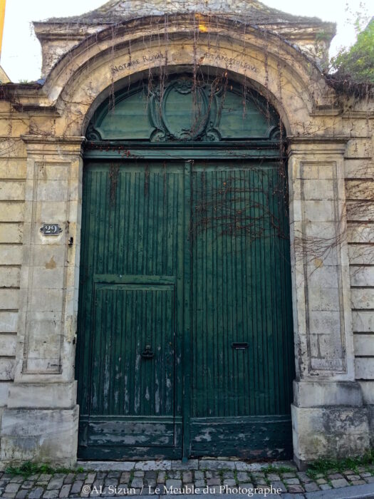 Bourges, porte notaire apostolique