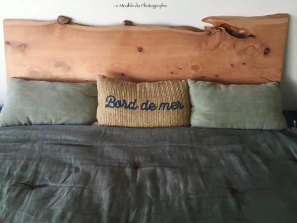 Tête de lit en planche de bois forme arbre 140cm. Déco murale pour une chambre 100% nature.