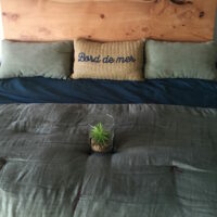 tête de lit en planche de bois forme arbre 140cm pour une déco originale et 100% nature