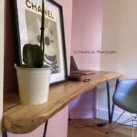 Bureau en bois massif de frêne avec découpes sur mesures mur, travail artisanal en France et pieds métal