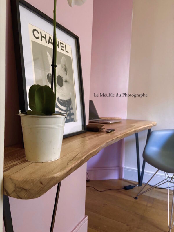Bureau en bois massif de frêne avec découpes sur mesures mur, travail artisanal en France et pieds métal