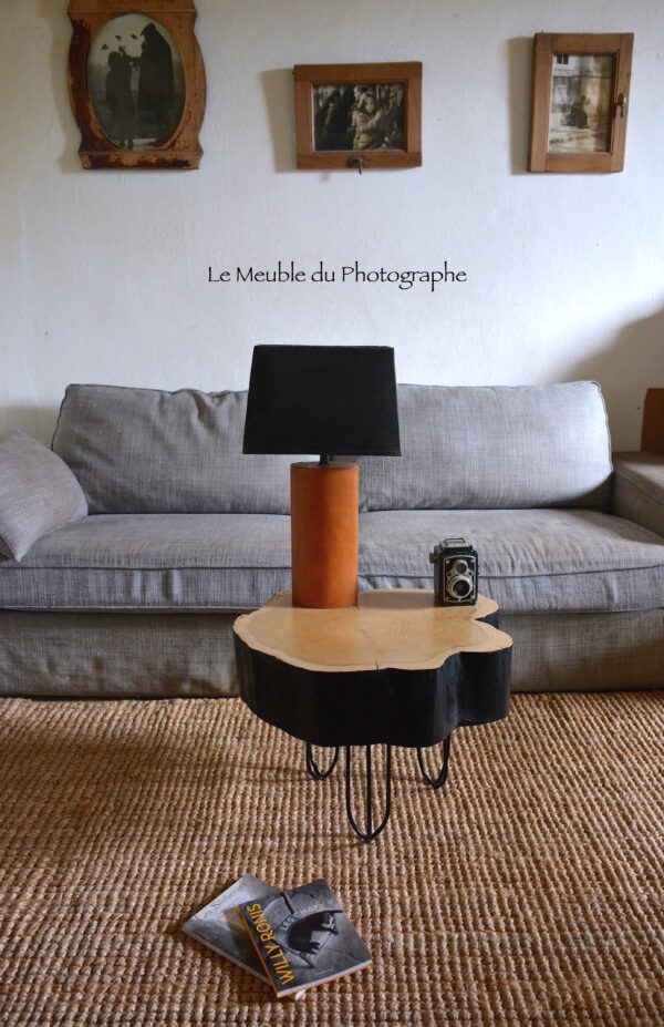table basse rondin noire sur pieds métal