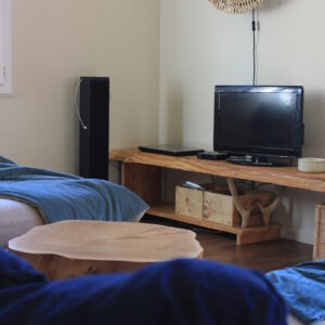 meuble tv télé bois naturel 2m avec étagère par artisan français sur mesure.