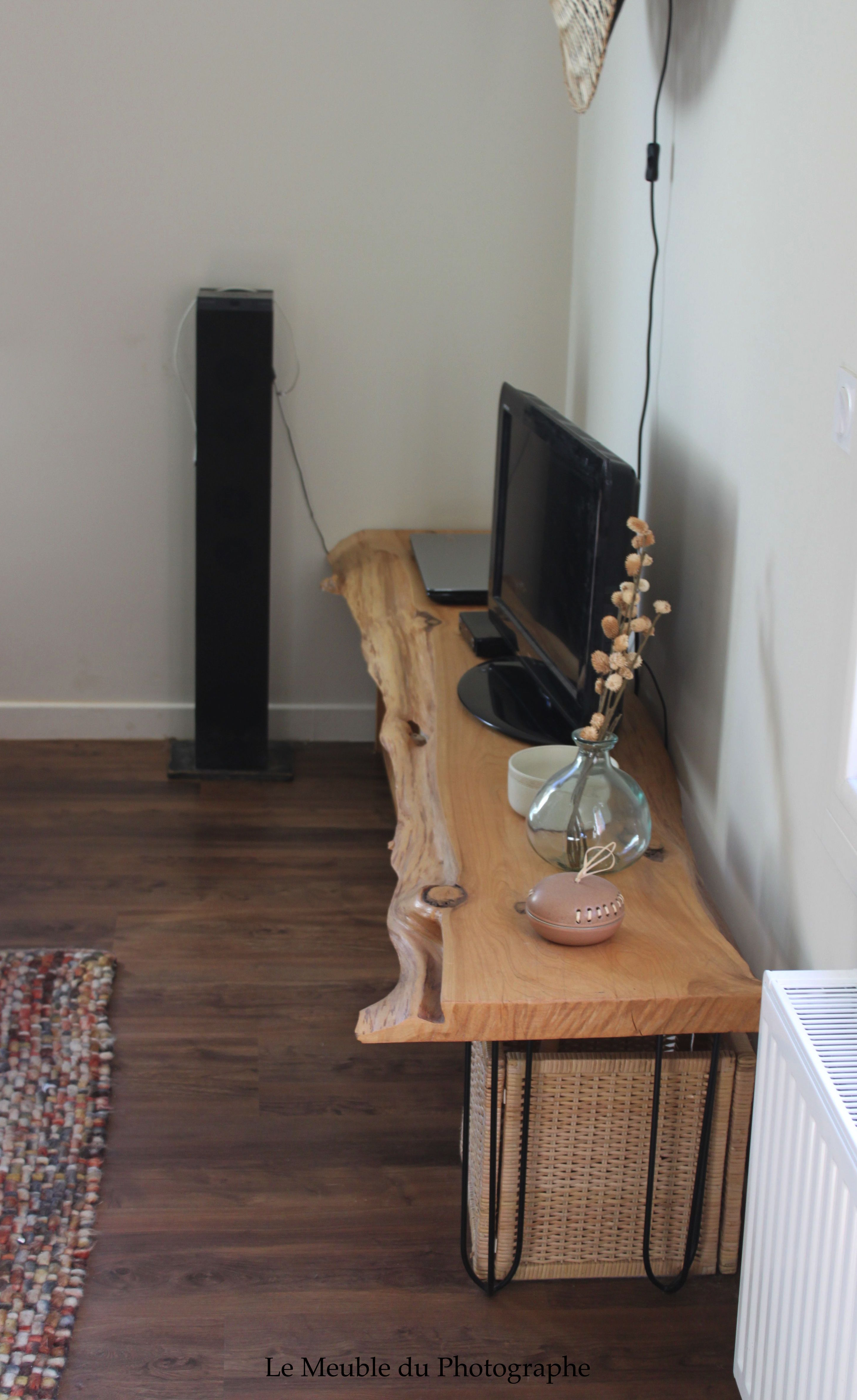 meuble tv original en planche de bois 2 mètres fabriqué sur mesure par artisan en Bretagne;