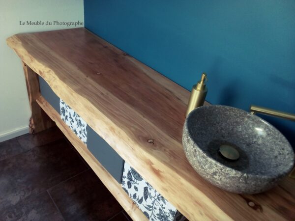 Plateau de meuble vasque salle de bain en bois massif en sequoia sur mesure. Artisan français. Bretagne.