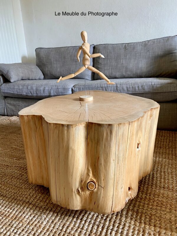 table rondin originale pour un esprit bois naturel dans un salon