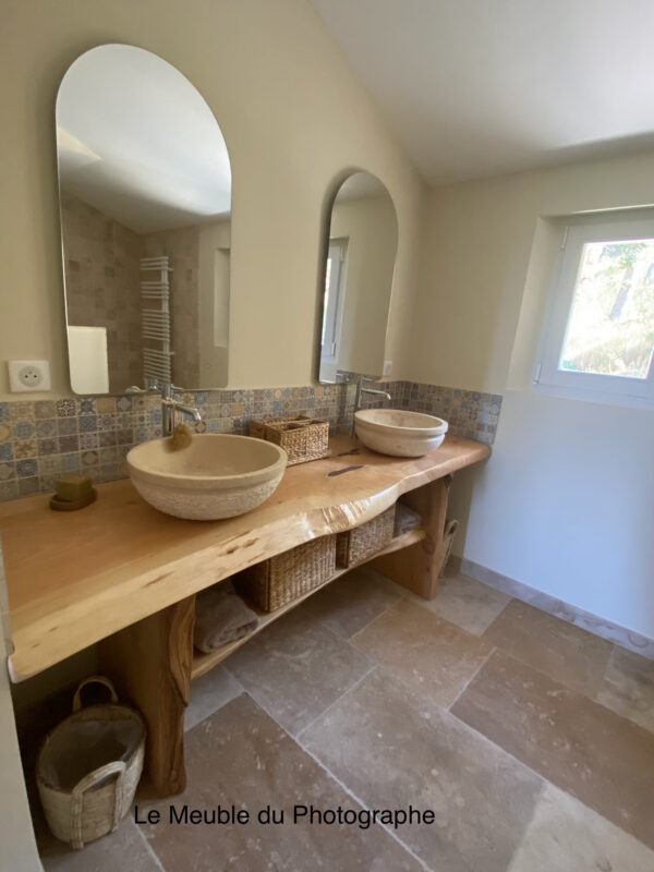 mobilier salle de bain: meuble double vasque en bois massif sur mesure