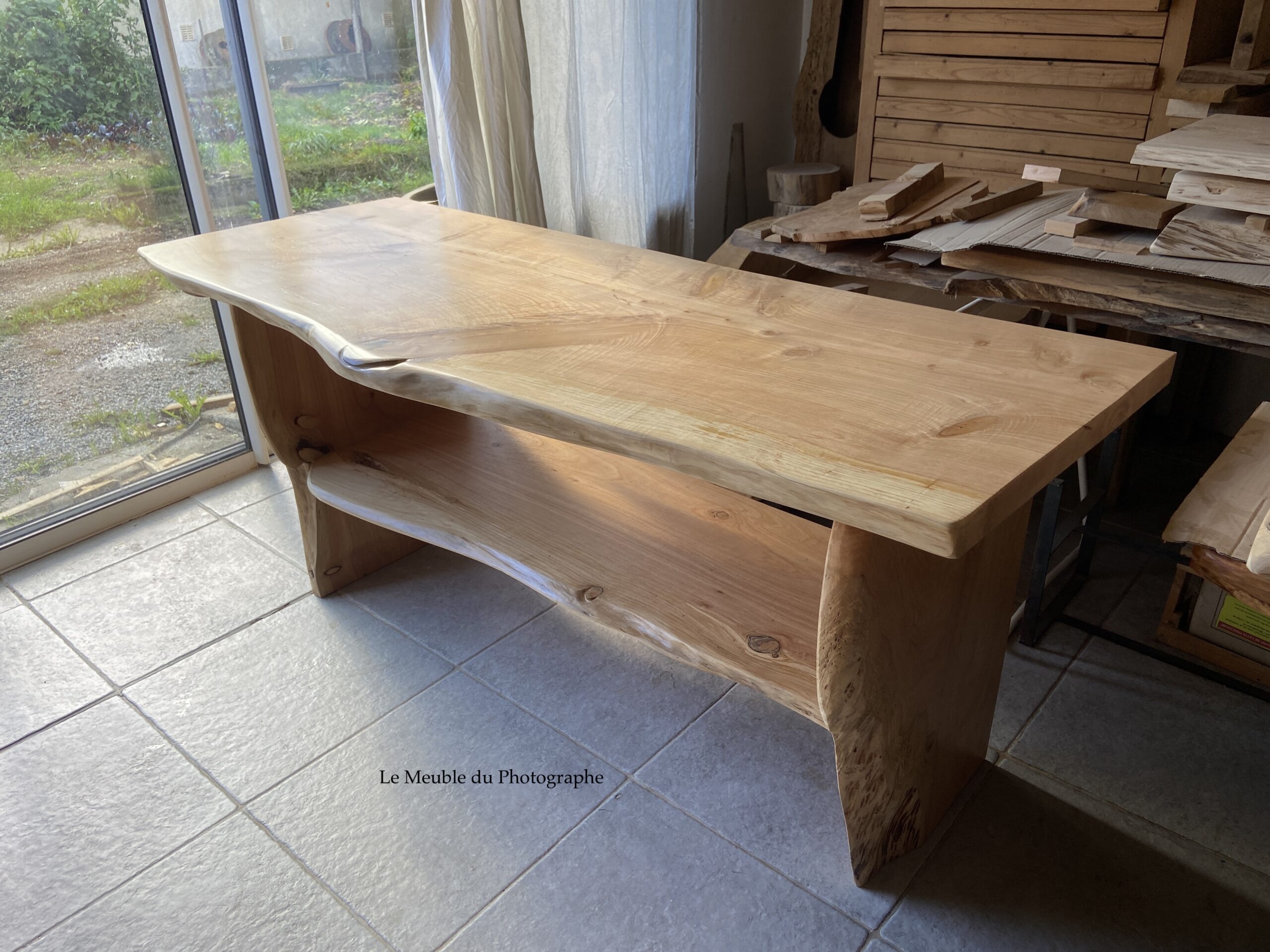 Un meuble double vasque en 180cm fabriqué sur mesure et en bois massif.