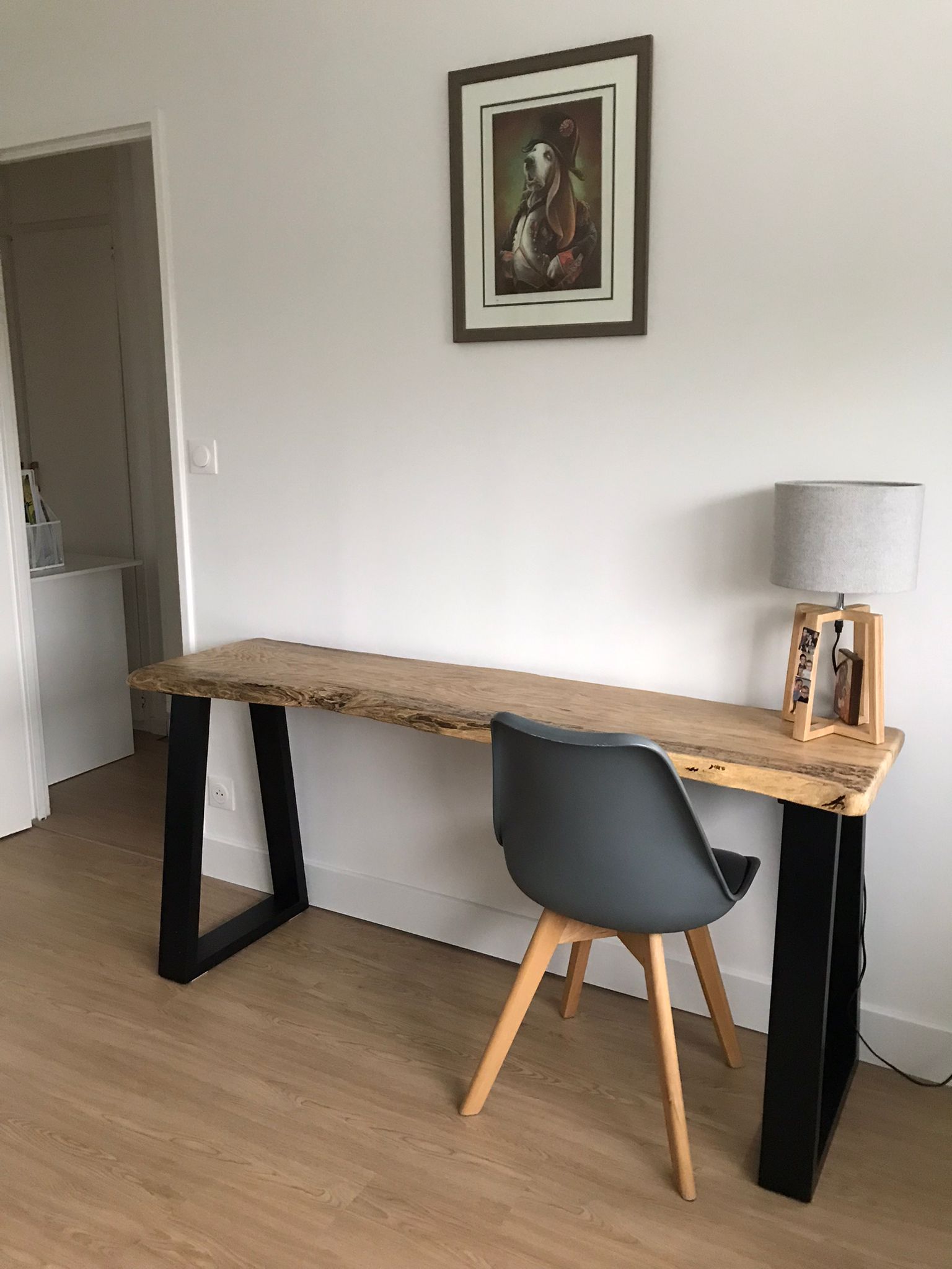 Bureau en bois massif frêne. 140cm ou sur mesure sur pieds noirs.
