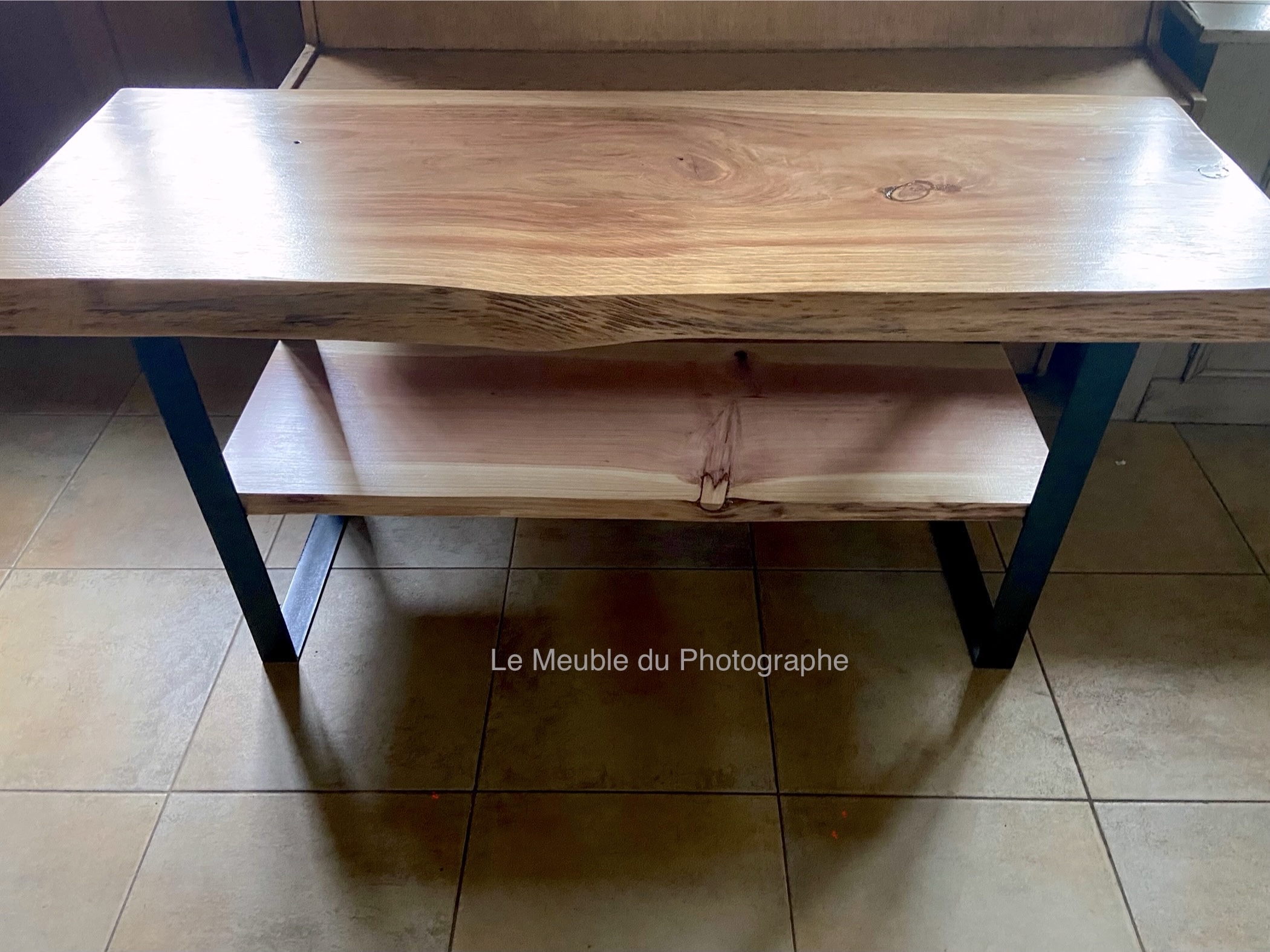 Meuble double vasque artisanal en bois massif de Séquoia sur pieds métal et étagère. Fabrication sur mesure en France. 150cm.