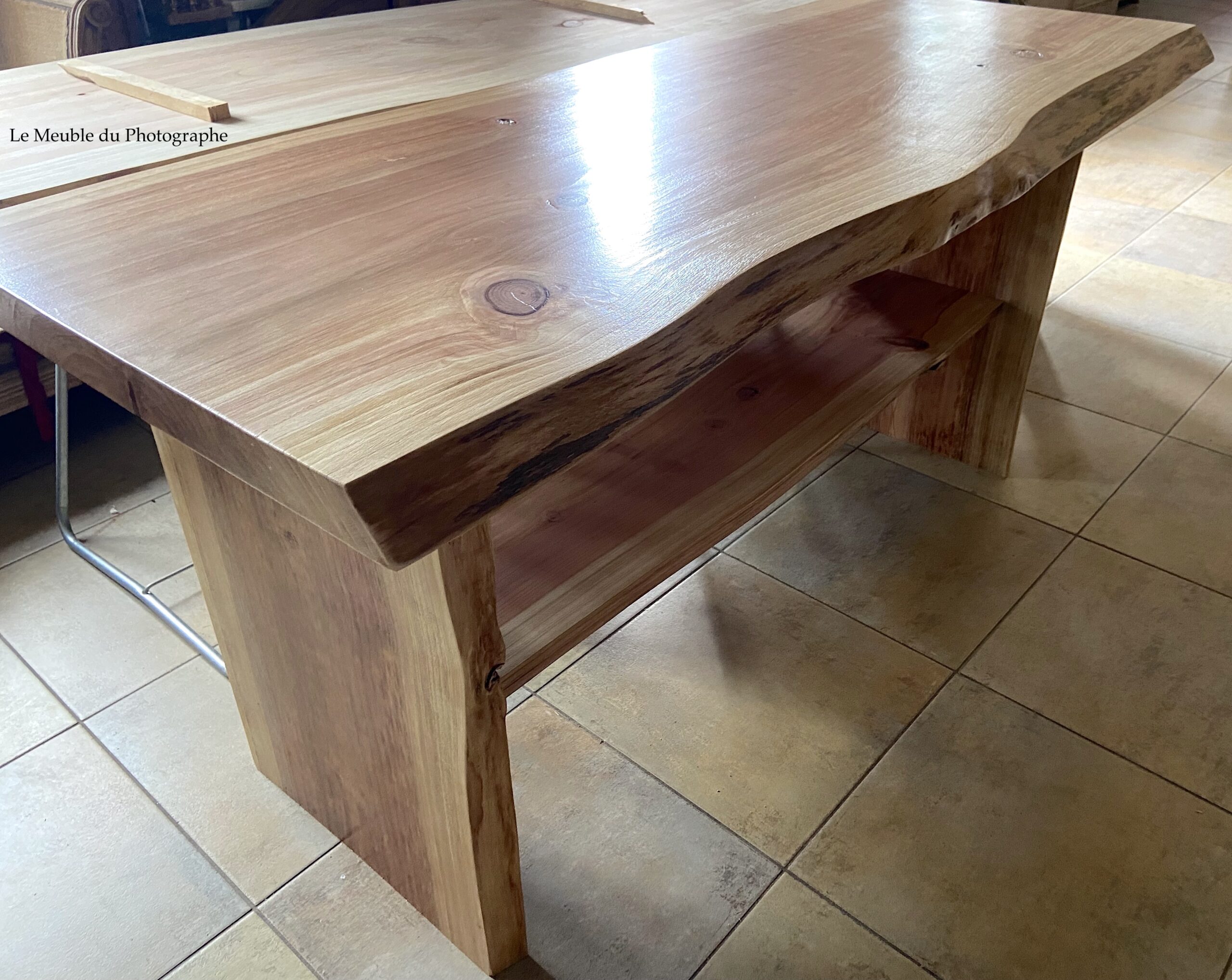 Meuble double vasque bois forme irrégulière arbre. Sur mesure.