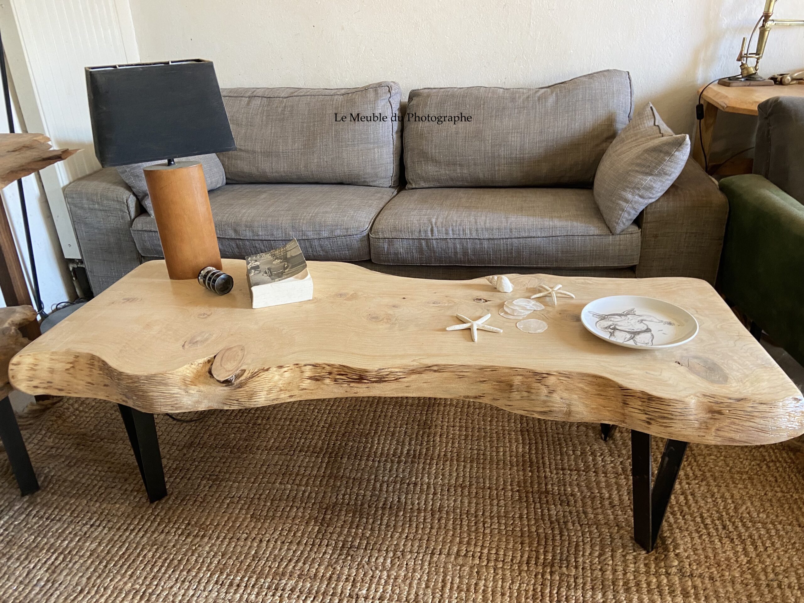 Table basse en bois massif forme arbre 150cm sur pieds métal